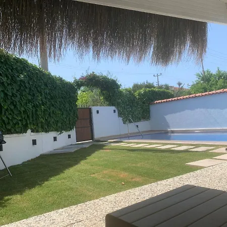 Alacati Koy Ici Mustakil Havuzlu&bahceli Lux Вилла Кешме