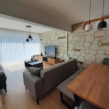 Alaçatı Köy ıçi Müstakil Havuzlu&bahçeli Lüx * Çeşme