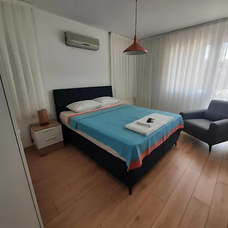 Alacati Koy Ici Mustakil Havuzlu&bahceli Lux Вилла