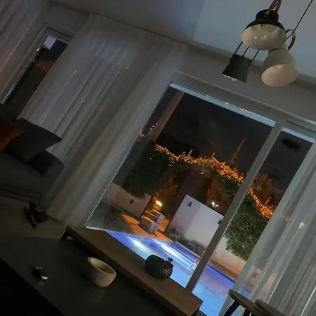 Alacati Koy Ici Mustakil Havuzlu&bahceli Lux * Çeşme