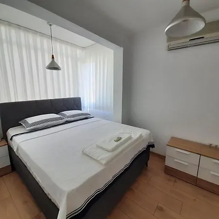Villa Alacati Koy Ici Mustakil Havuzlu&bahceli Lux *