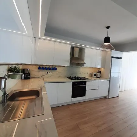 Villa Alacati Koy Ici Mustakil Havuzlu&bahceli Lux Çeşme